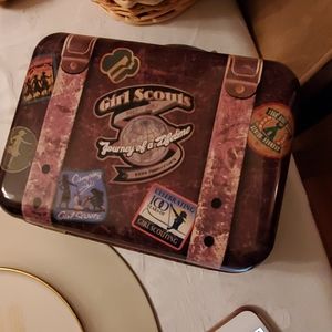 Girl scout metal lunchbox